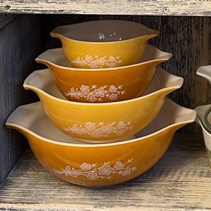 Vintage Pyrex Butterfly Gold Cinderella Set